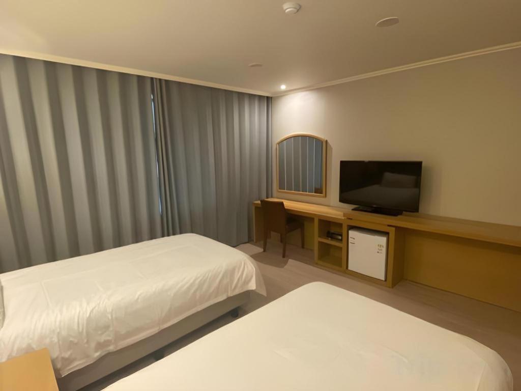 Emerald Hotel Jeju Dış mekan fotoğraf