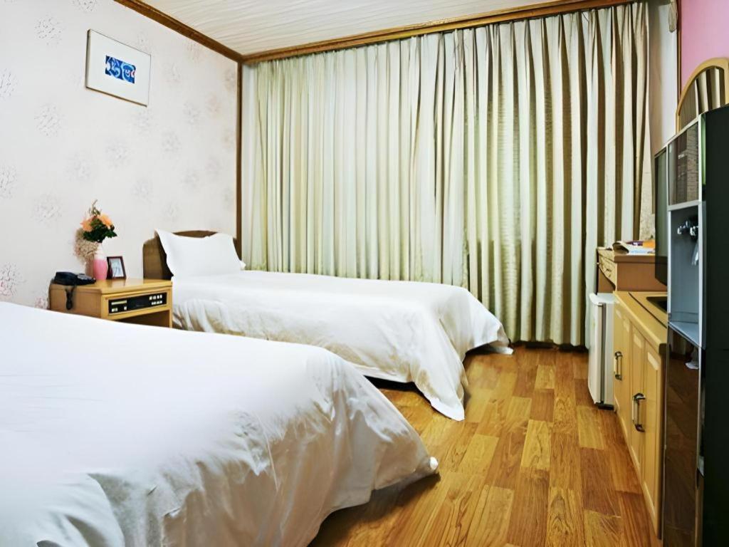 Emerald Hotel Jeju Dış mekan fotoğraf