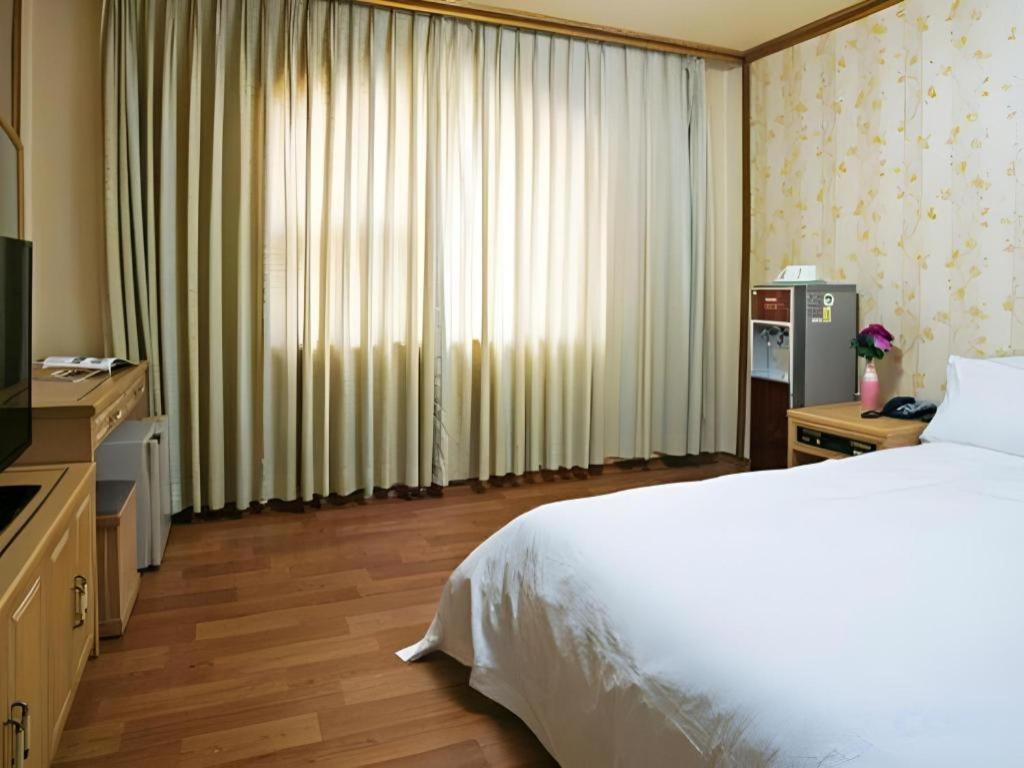 Emerald Hotel Jeju Dış mekan fotoğraf